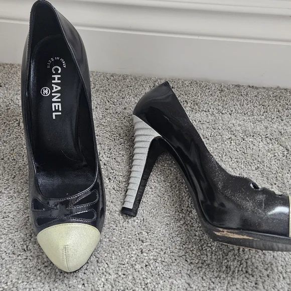 Pre loved authentic Chanel pumps - Picture 2 of 15
